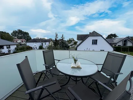 bestuhlter Balkon