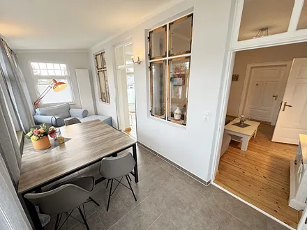 Essbereich mit Blick auf die Küche