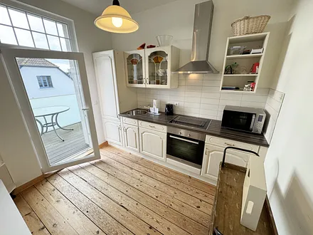 moderne Küche mit viel Zubehör