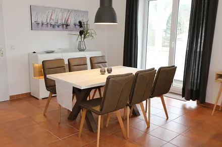 Esstisch für gemeinsame Mahlzeiten