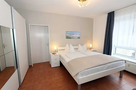 2. Schlafzimmer mit Doppelbett