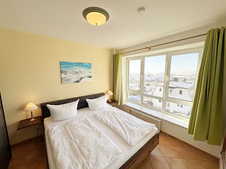 Schlafzimmer mit Doppelbett