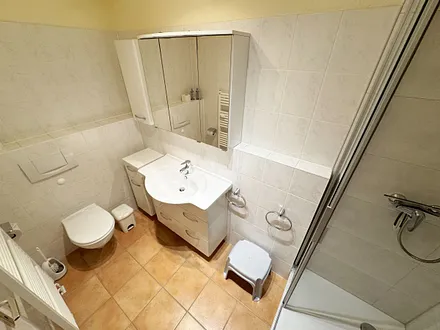 Badezimmer mit Dusche