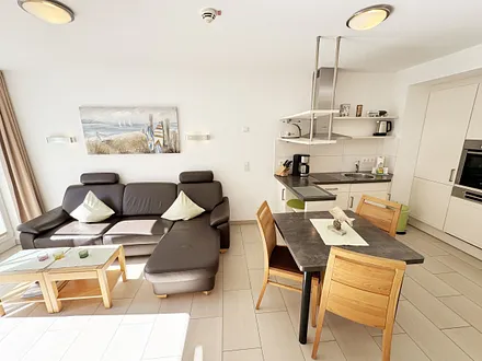 gemütliches Wohnzimmer mit Couch