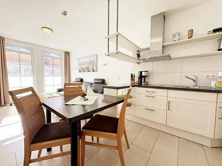 kleine Essecke mit Stühlen