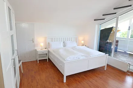 1. Schlafzimmer mit Doppelbett