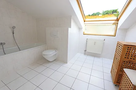 Badezimmer mit Badewanne