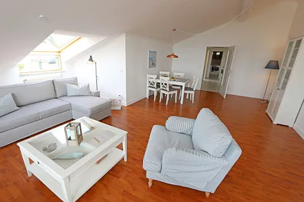 gemütliche Couch und Sesel