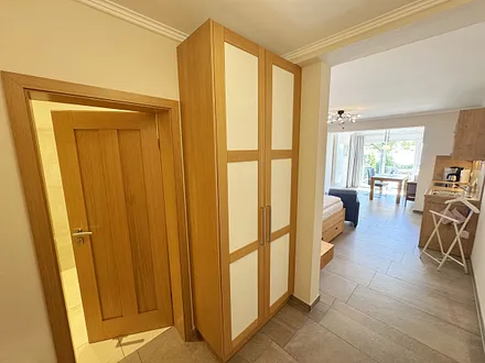 Flur mit Kleiderschrank