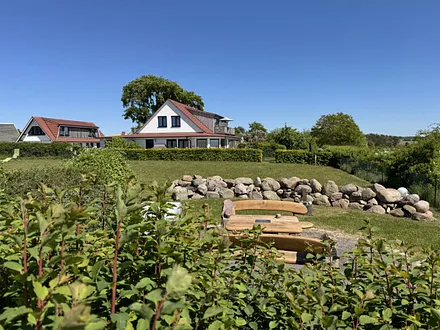 Zollhaus - Blick vom Grillplatz zu den Häusern