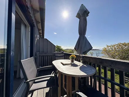 bestuhlter Südbalkon