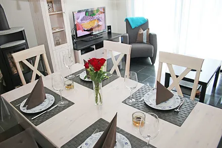 Esstisch mit Stühlen