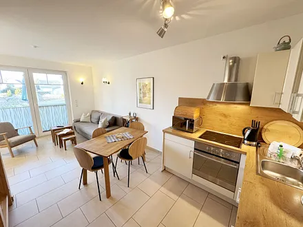 Küchenzeile mit modernen Küchengeräten