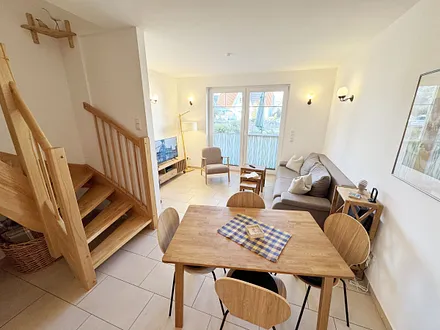 gemütlicher Wohnbereich mit Essplatz