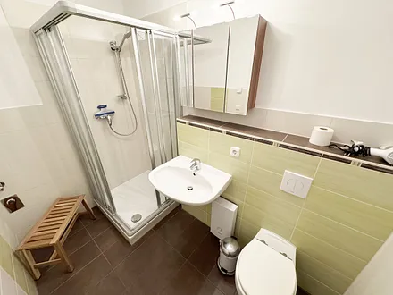 Badezimmer mit Dusche