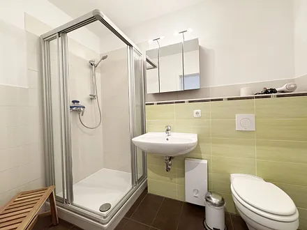 Badezimmer mit Dusche