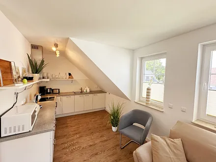 Einbauküche mit Ceran-Kochfeld,Backofen,Kühlschrank einschließlich Gefrierfach und Spülmaschine,Mikrowelle,Dolche Gusto Kapselmaschine,Kaffeemaschine,Toaster & Dolche Gusto Kapsel