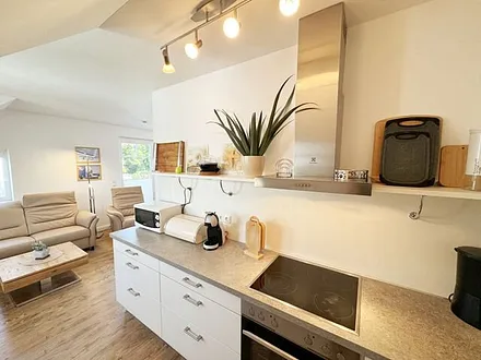 Einbauküche mit Ceran-Kochfeld,Backofen,Kühlschrank einschließlich Gefrierfach und Spülmaschine,Mikrowelle,Dolche Gusto Kapselmaschine,Kaffeemaschine,Toaster & Dolche Gusto Kapsel