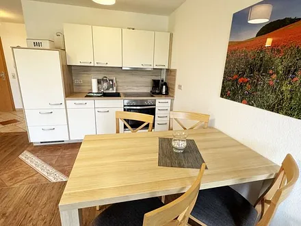 Esstisch mit Stühlen