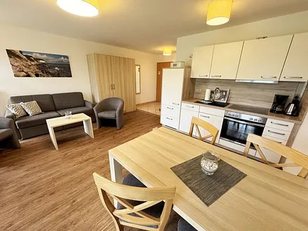 Esstisch mit Stühlen