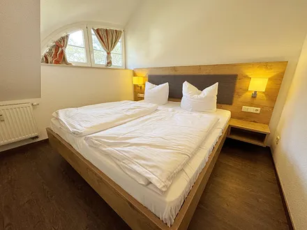 Schlafzimmer mit Doppelbett