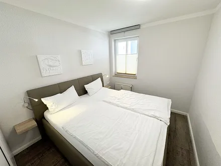 Schlafzimmer mit Polsterbett