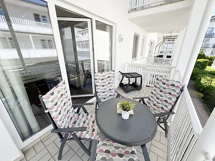 Balkon mit Bestuhlung