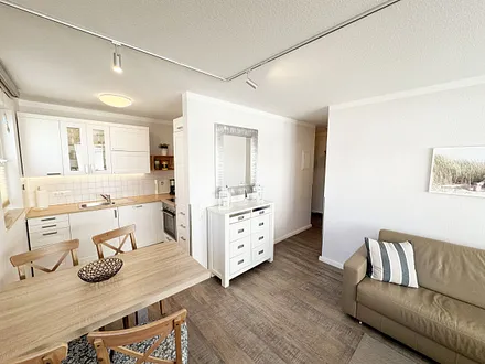 Küchenzeile mit Essbereich