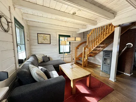 gemütliches Wohnzimmer mit Kamin