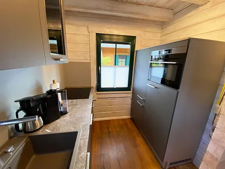 Küchenzeile mit Backofen