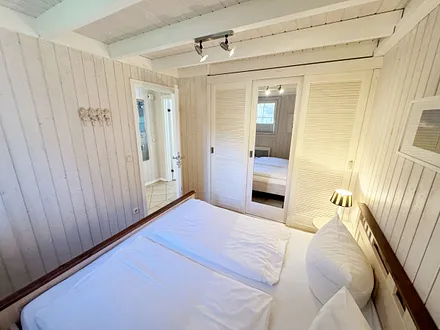 Ferienhaus Sandkörnchen - 1. Schlafzimmer im Erdgeschoss
