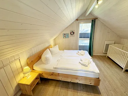 Ferienhaus Sandkörnchen - 2. Schlafzimmer mit Doppelbett