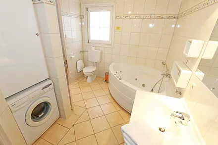 Ferienhaus Sandkörnchen - auch eine Waschmaschine ist im Bad vorhanden