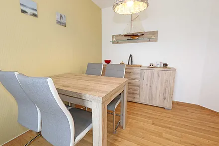 gemütlicher Essplatz mit Stühlen