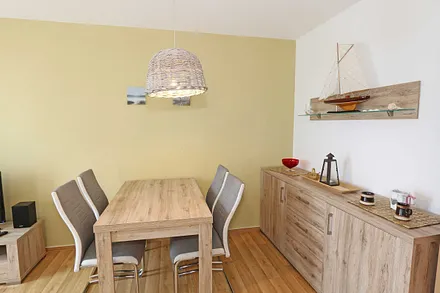 gemütlicher Essplatz mit Stühlen