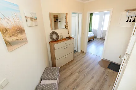 Flurbereich mit Zugang zu allen Räumlichkeiten