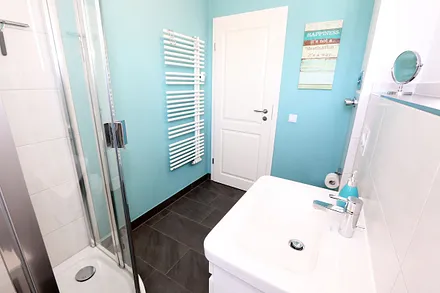 Badezimmer mit Handtuchtrockner