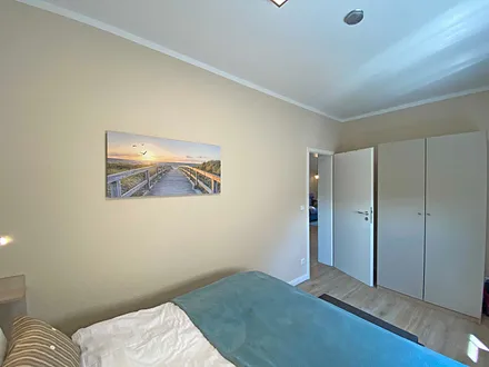 2. Schlafzimmer mit Kleiderschrank