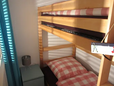Etagenbett mit erhöhtem Kopfraum (1,00m), auch für Erwachsene