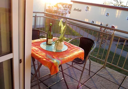 Balkon mit Blick zum Hafen