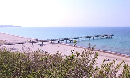 Seebrücke am Meer (150m entfernt)