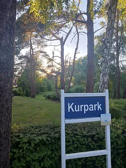 kleiner, feiner Kurpark in der Nähe der Kurverwaltung
