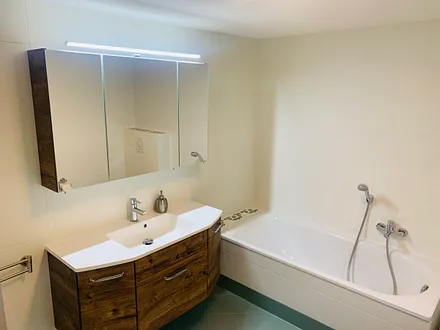 Waschtisch mit Badewanne