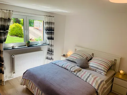 Bett 1,60 x 2,00 m mit durchgängiger Matratze