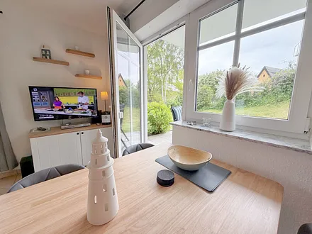 Dünenhaus Göhren Whg. 01 - Wohnzimmer mit Terrassenzugang