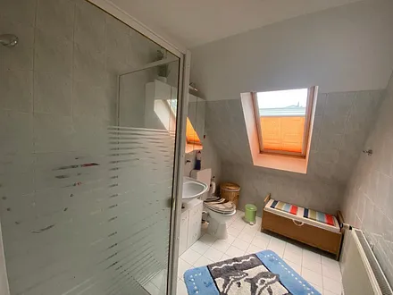 Bad mit Dusche und WC