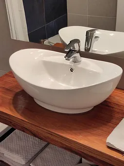 Bad mit Dusche und WC