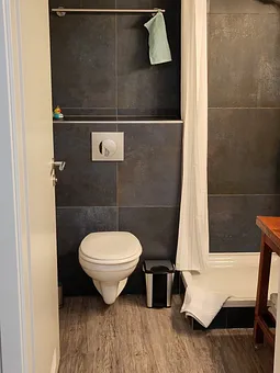 Bad mit WC und Dusche