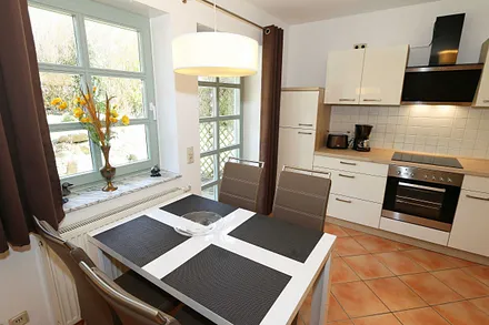 Essbereich mit Stühlen