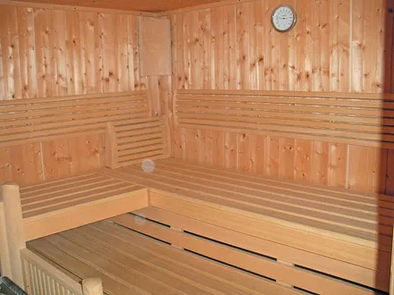 Sauna (gegen Gebühr) im Untergeschoss